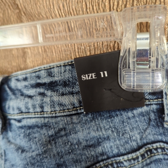 Shorts Distressed Denim W/Rhinestones Women's size 11 Blue Low Rise NWT - Picture 7 of 16